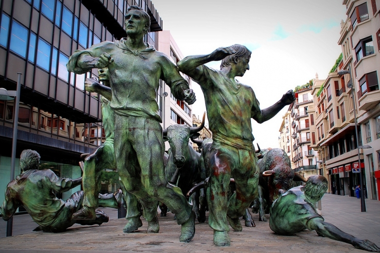 Скульптура, посвященная празднику Сан-Фермин