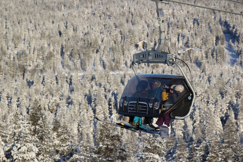 Вид из кабины подъемника на курорт Пюхя