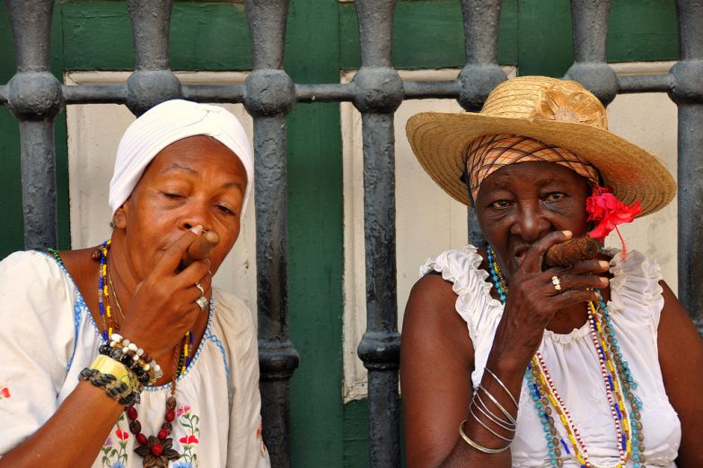 Жительницы Гаваны с сигарами