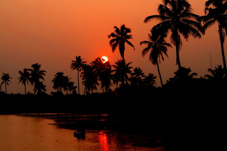 Закат над заводями Кералы