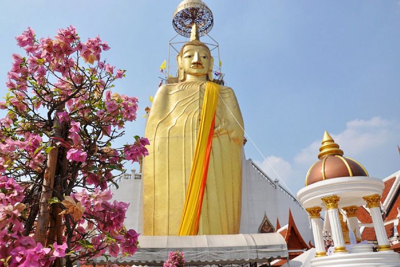 Храм Стоящего Будды в Бангкоке