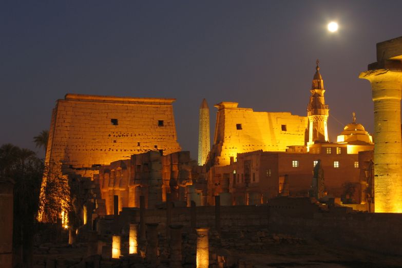 Храм в Луксоре ночью