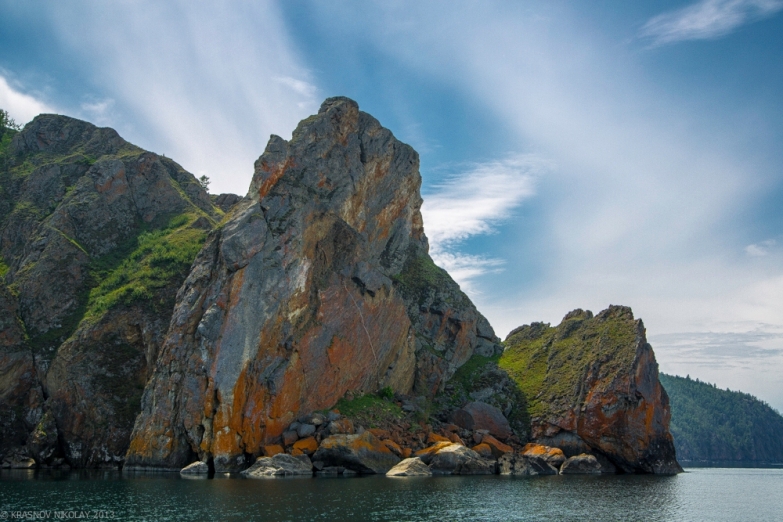 Скалистые берега на Байкале