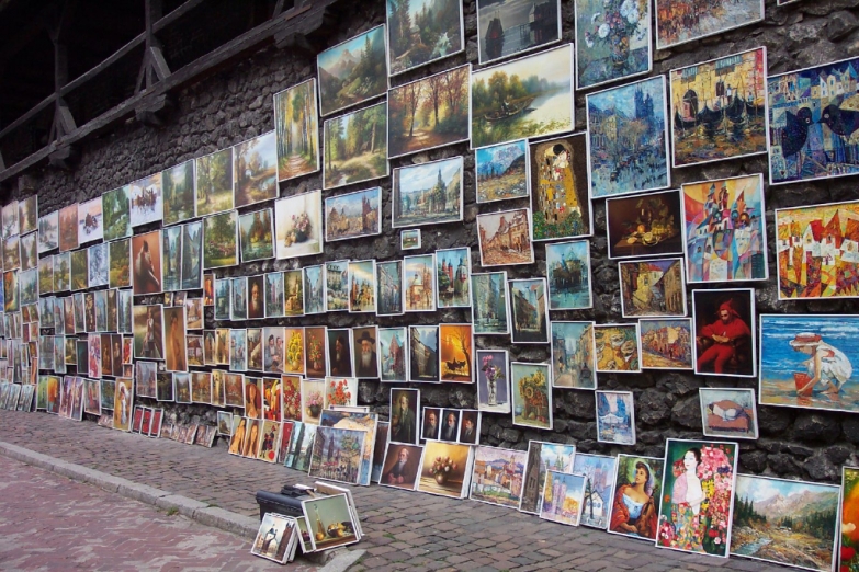 Выставка картин на Флорианской улице