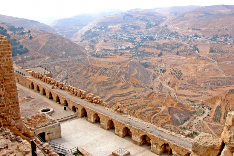 Вид с нижней террасы замка в Эль-Караке