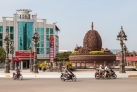 Памятник дуриану – символ города Кампот