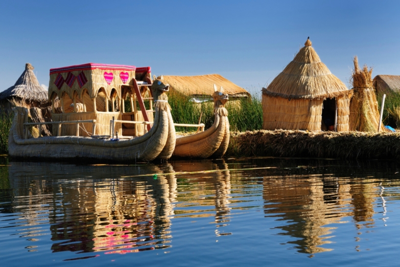 Традиционные лодки из камыша у города Пуно