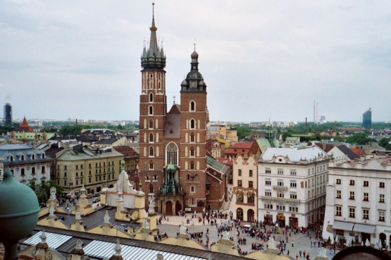 Вид на церковь Св. Марии с ратуши Кракова