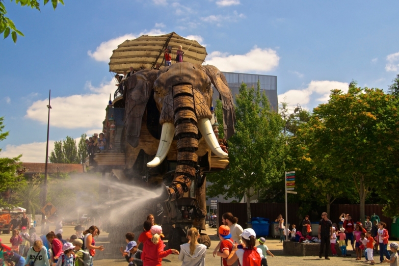 Механический слон в Нанте