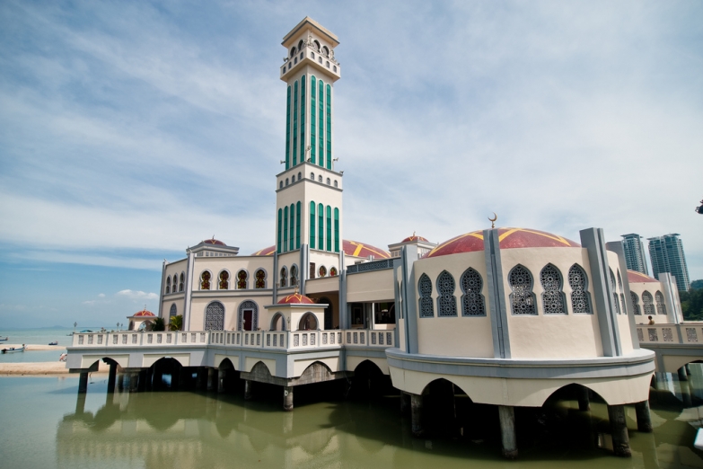Плавающая мечеть Танджунг Бунгах