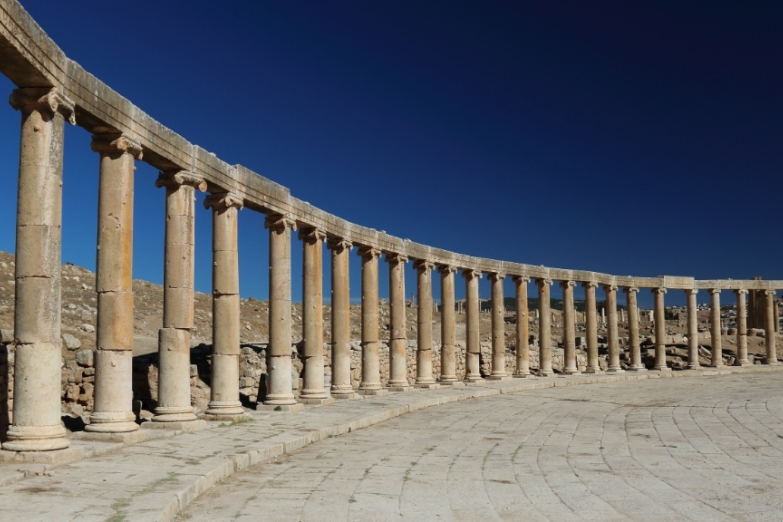 Древняя колоннада в Джераше