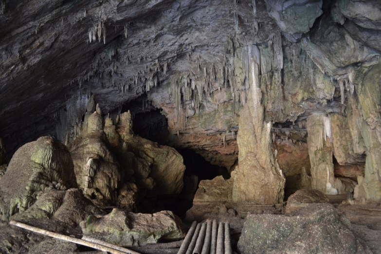 Вход в пещеру Лод в окрестностях Пая