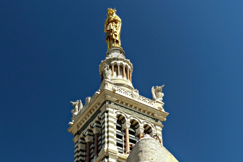 Золотая Дева Мария на соборе в Марселе