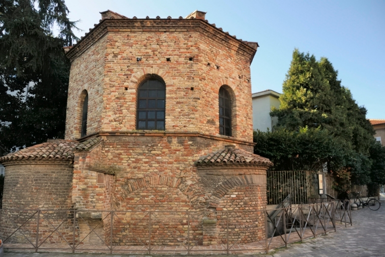 Баптистрий ариан в Равенне