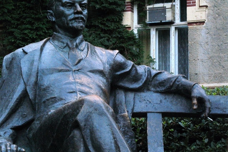 Скульптура В. И. Ленина