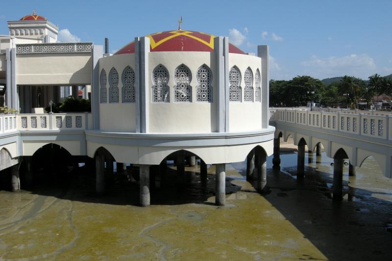 Плавающая мечеть Танджунг Бунгах