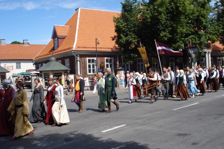 Средневековое шествие