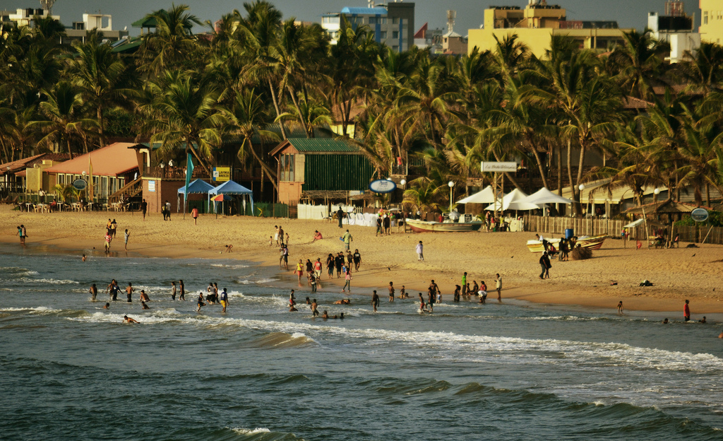 Погода коломбо шри ланка. Пляж Маунт Лавиния. Коломбо курорт Шри Ланка. Коломбо Шри Ланка пляжи. Пляж курорт Маунт-Лавиния.