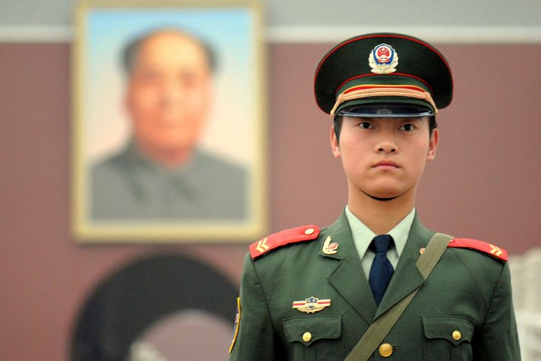 Полицейский на площади Тяньаньмэнь