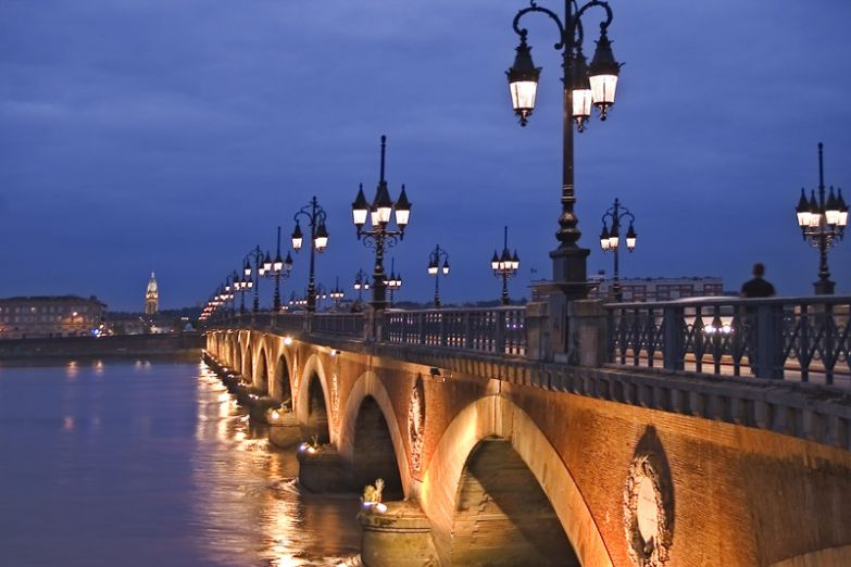 Мост св. Петра вечером