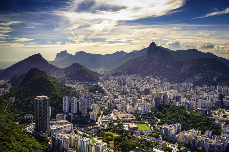 Рио окружен горами