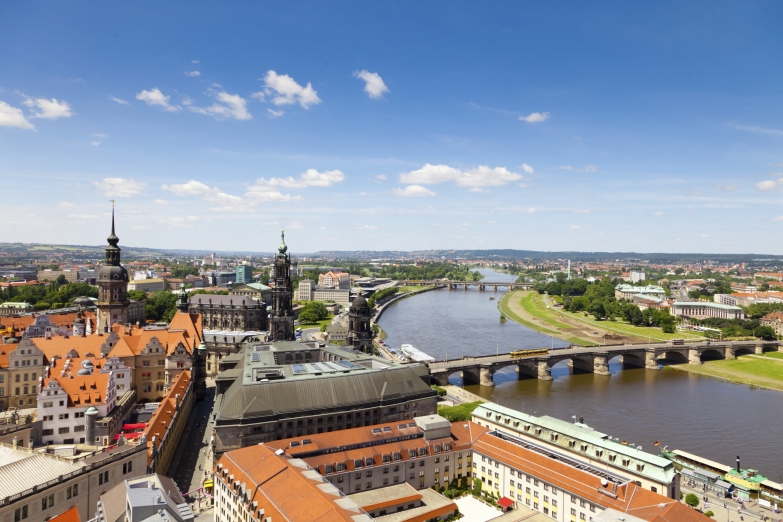 Панорама Дрездена и Эльбы.