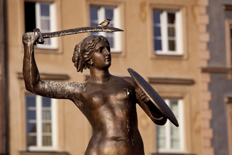 Статуя русалки - символ польской столицы