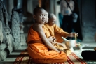 Молящиеся монахи