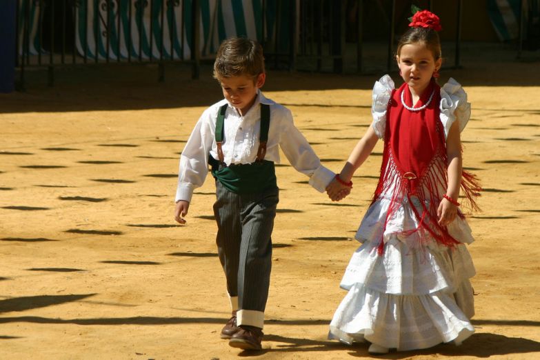 Дети в традиционных костюмах