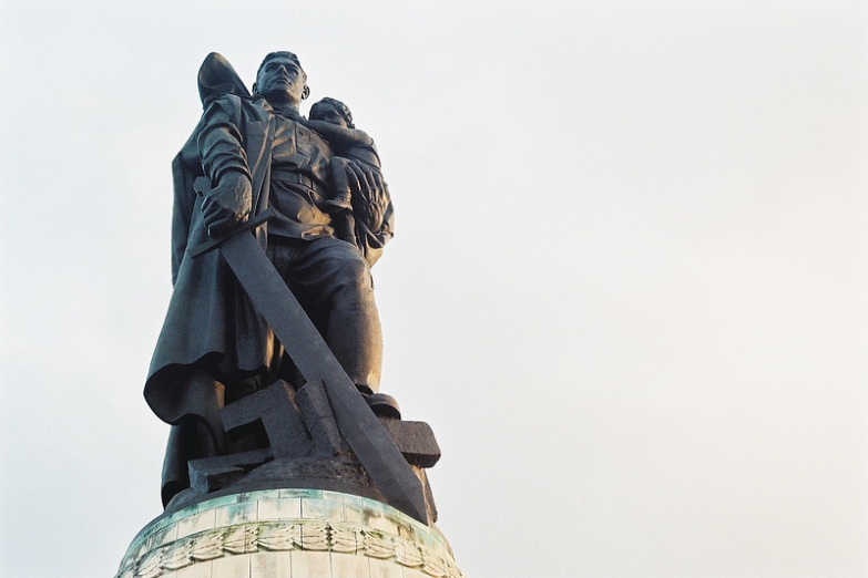 Памятник Воину-освободителю в Трептов-парке