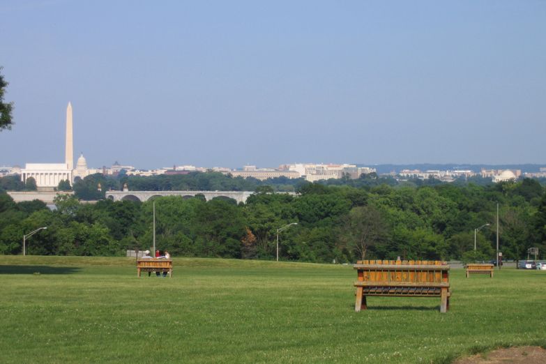 Вид из парка на Монумент Вашингтона