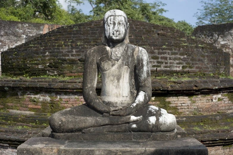 Статуя Будды в древнем городе Полоннарува