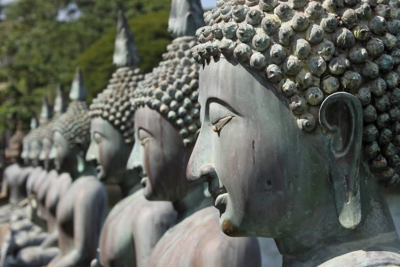 Статуи Будды в столичном храме Сима Малака