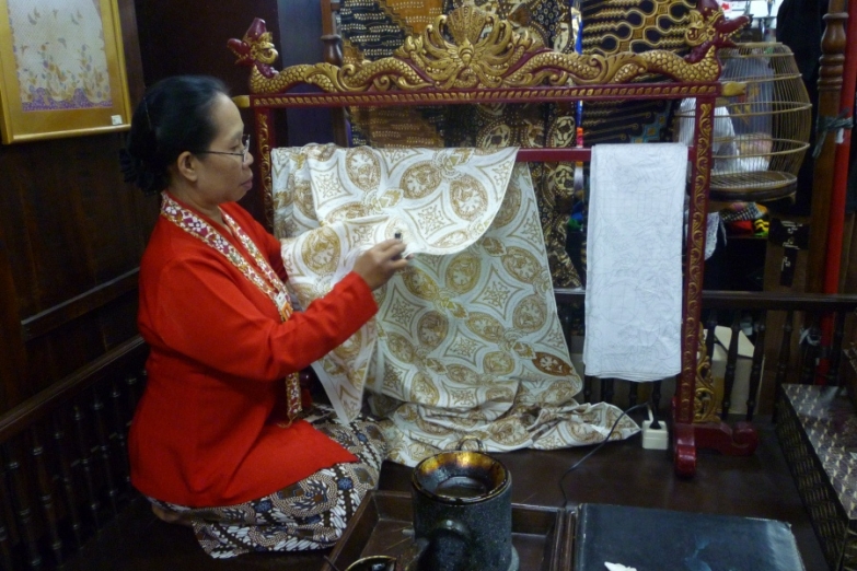 Традиционная роспись батика