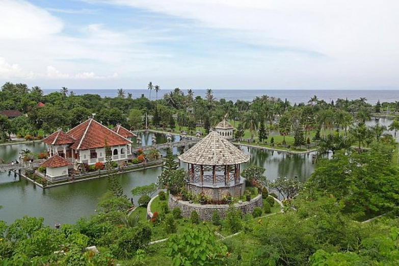 Водный дворец Таман Уджунг на Бали