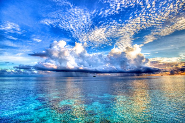 Безмятежное небо Мальдив