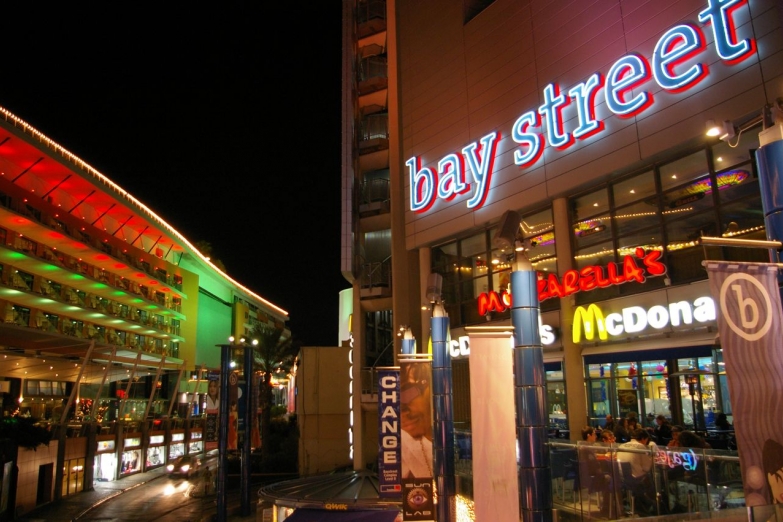 Крупнейший торговый центр Мальты Бэй-Стрит