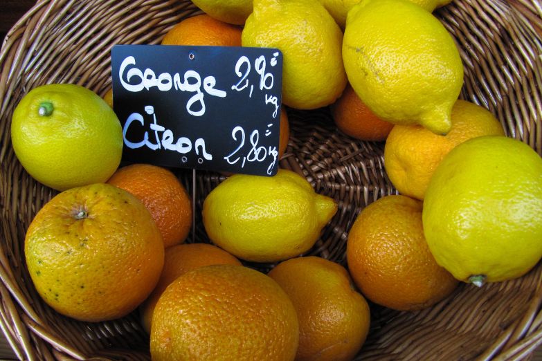 Лимоны на рынке