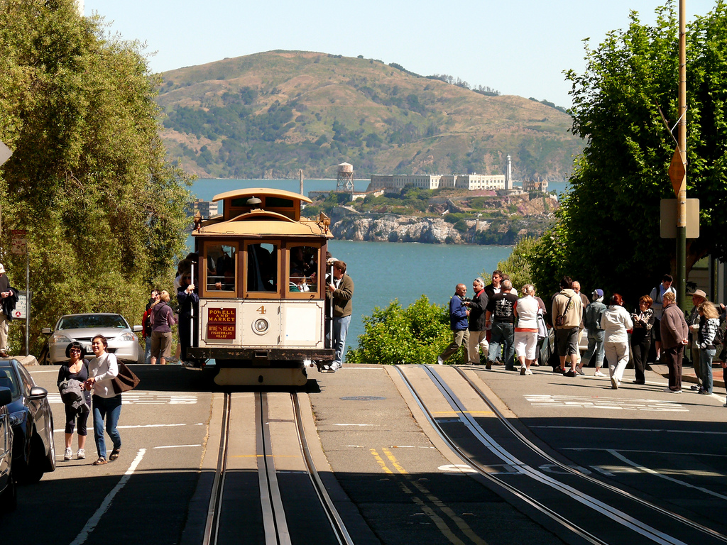 Канатный трамвай. Канатный трамвай Сан-Франциско. Канатная дорога Сан Франциско. Сан Франциско трамвайные пути. Фуникулер Сан Франциско.