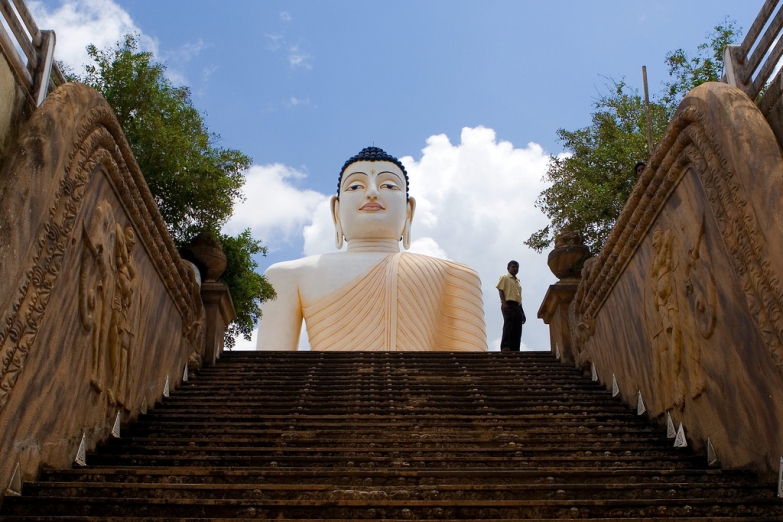 Статуя Будды в Бентоте