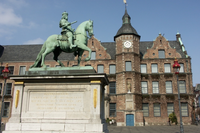 Памятник курфюрсту Пфальца Иоганну-Вильгельму