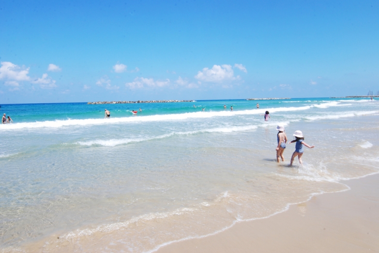На пляже в Тель-Авиве