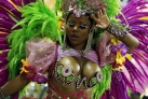 Участница бразильского карнавала