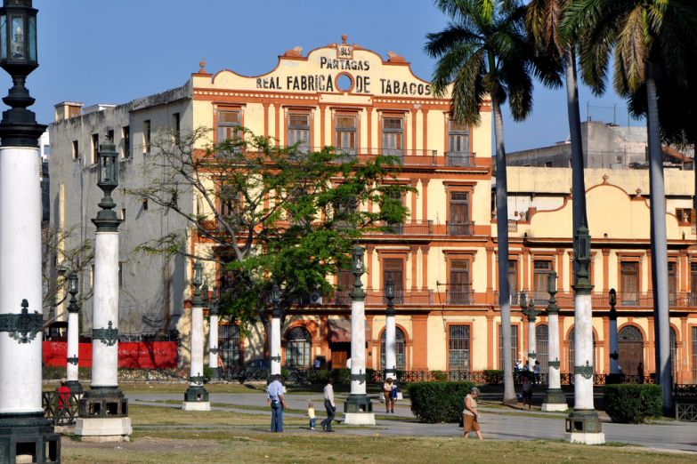 Табачная фабрика в Гаване
