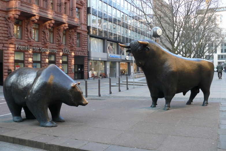 Скульптуры у Франкфуртской фондовой биржи