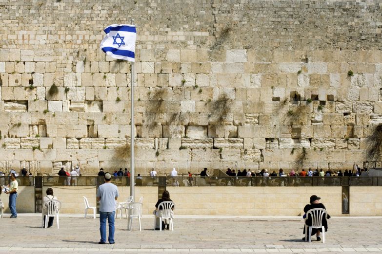 Израильский флаг у Стены Плача