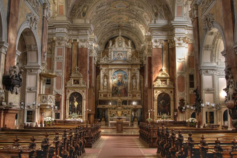 Внутри католическго собора в Вене